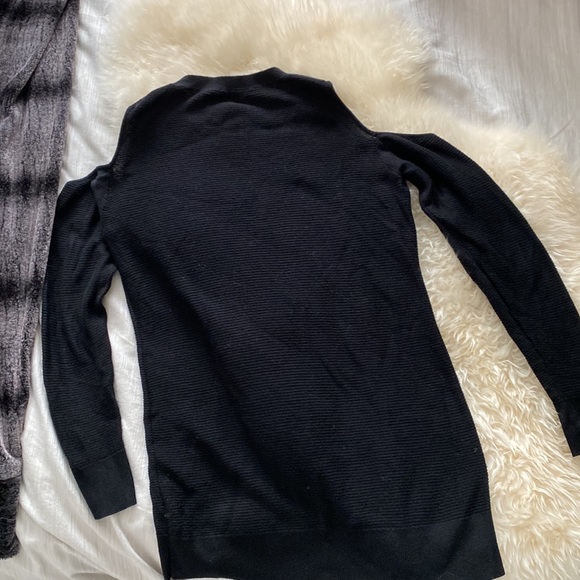 Reitmans cold shoulder sweater - Picture 3 of 4